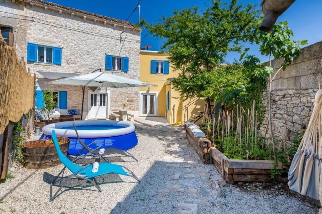 Villa Casa Di Pietra Matelici Divšići Exterior foto