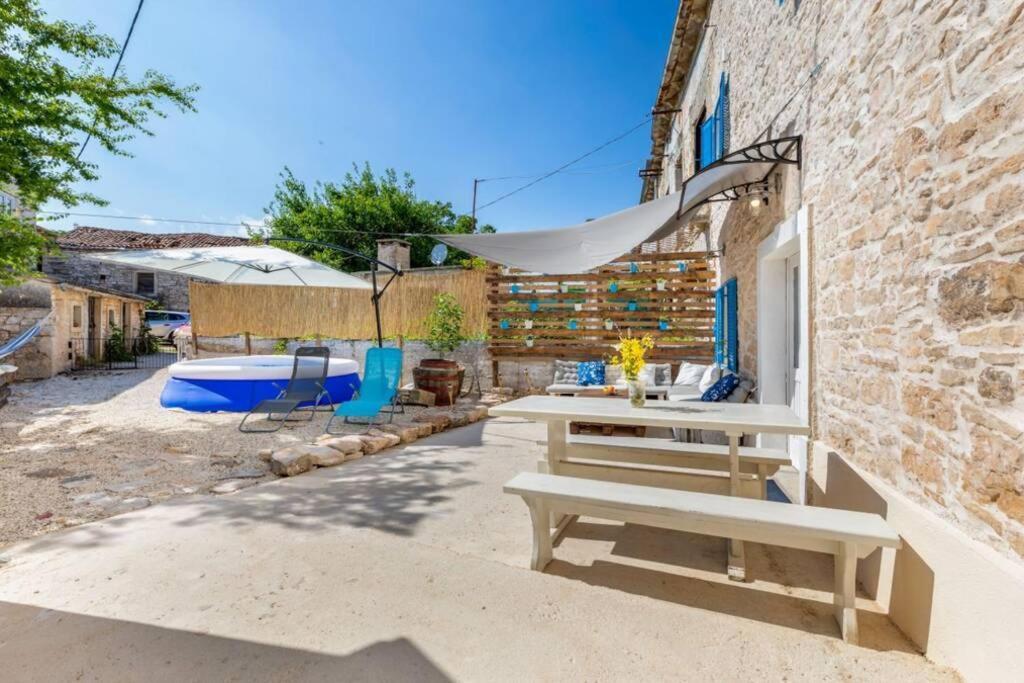 Villa Casa Di Pietra Matelici Divšići Exterior foto