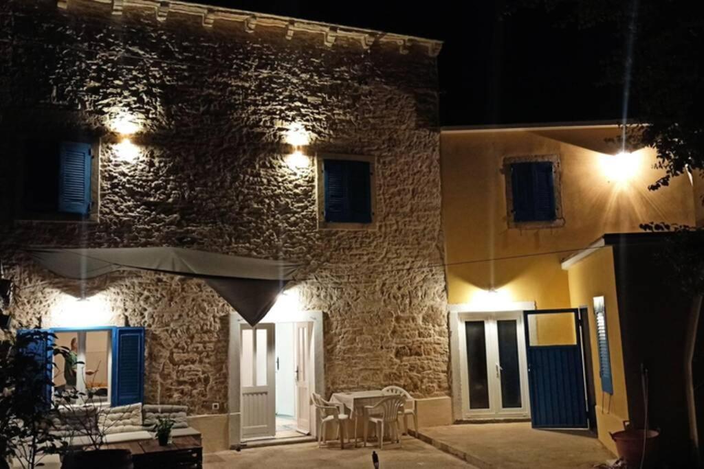 Villa Casa Di Pietra Matelici Divšići Exterior foto