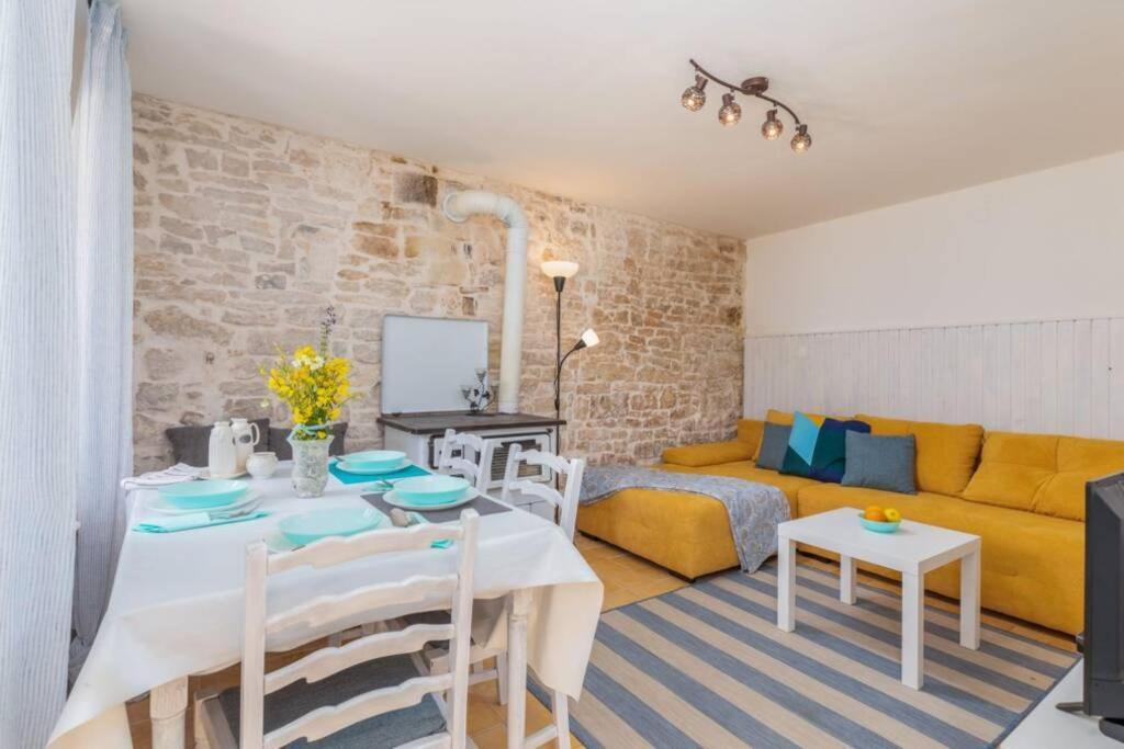 Villa Casa Di Pietra Matelici Divšići Exterior foto