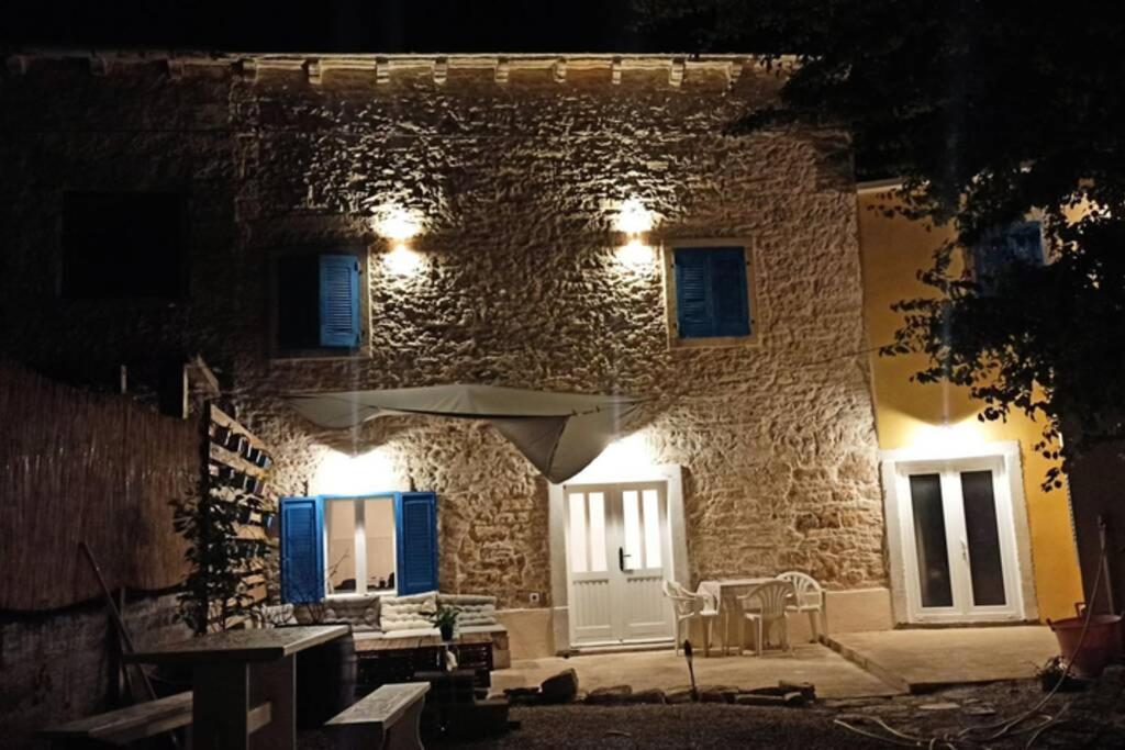 Villa Casa Di Pietra Matelici Divšići Exterior foto